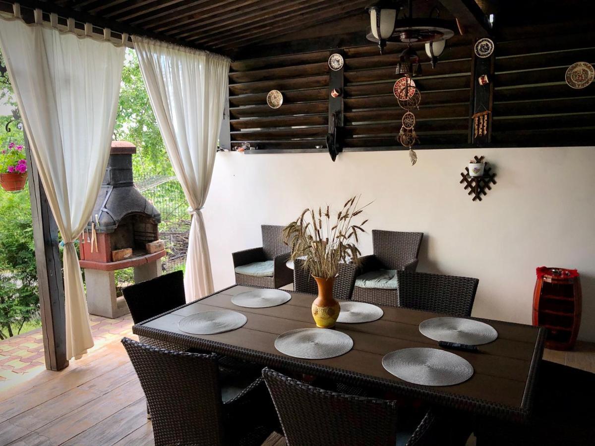 Casa Paunescu Milostea Екстер'єр фото