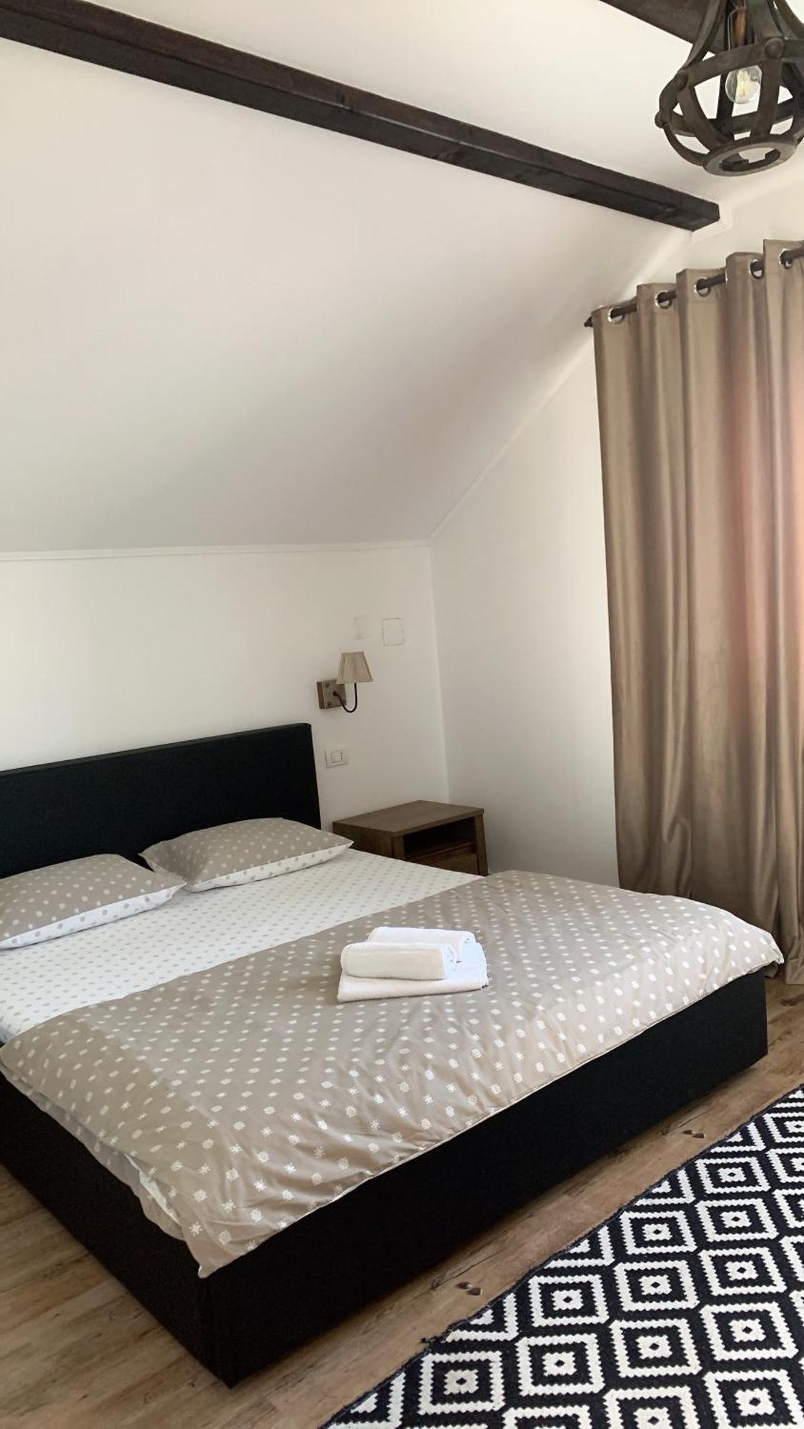 Casa Paunescu Milostea Екстер'єр фото